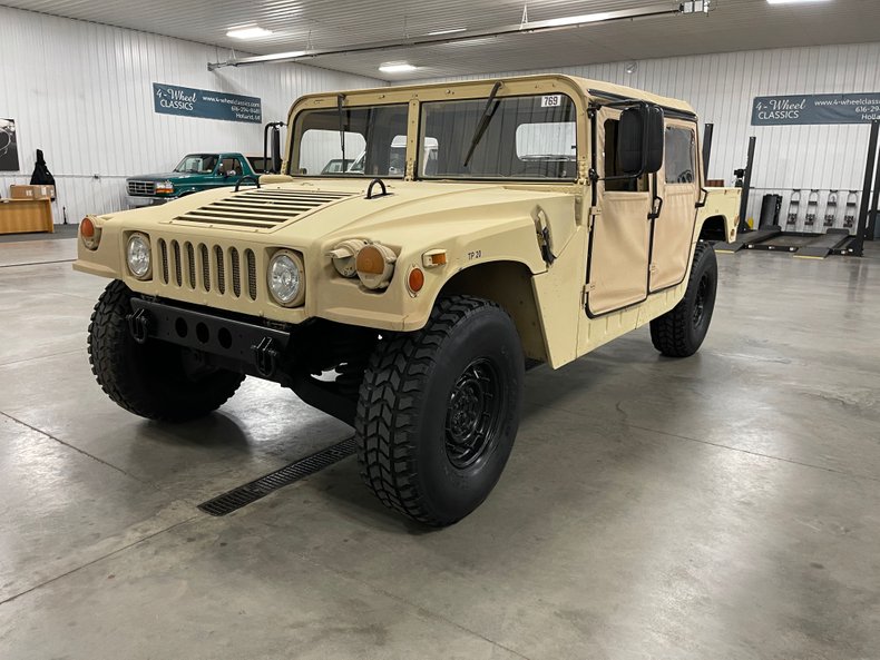 1989 AM General M998 HMMWV
